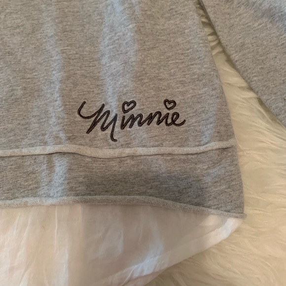 Disney adorable “Minnie” long sleeve pullover. - Picture 4 of 9